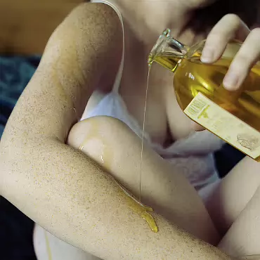 Sarah Cate-with-oil-012